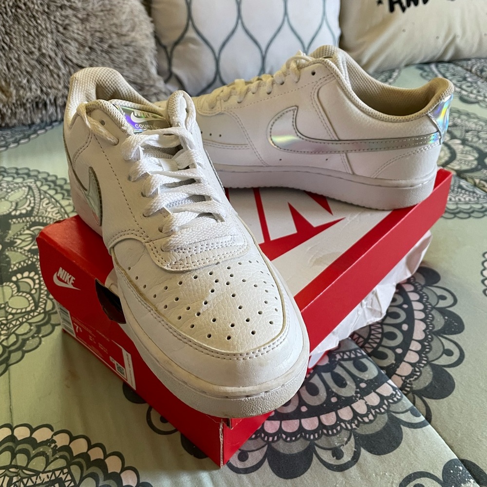 Only worn 3 times, like new, with halogen Nike check